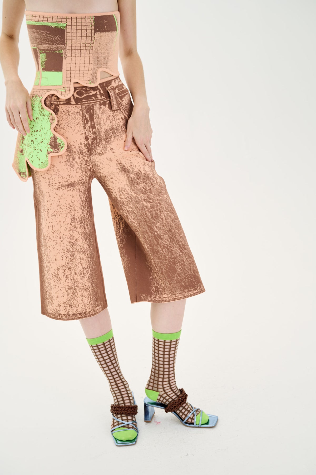 LYCHEE APRON SHORTS